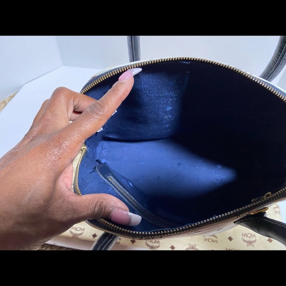 💯 Authentic MCM Blue &White Alma Patern Bag👛 - Picture 5 of 7